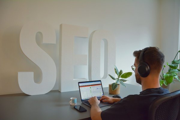 Comment une agence seo à Montréal propulse la visibilité des entreprises locales